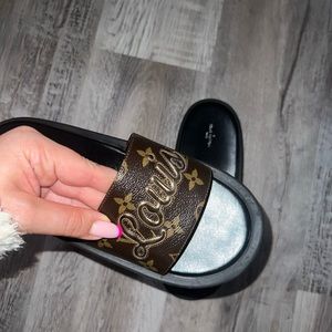 Louis Vuitton SOLD OUT Monogram Sunbath mules size 41 Like New Worn couple times